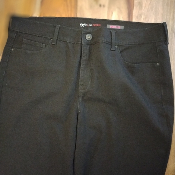 Ladies Jeans - Picture 4 of 5